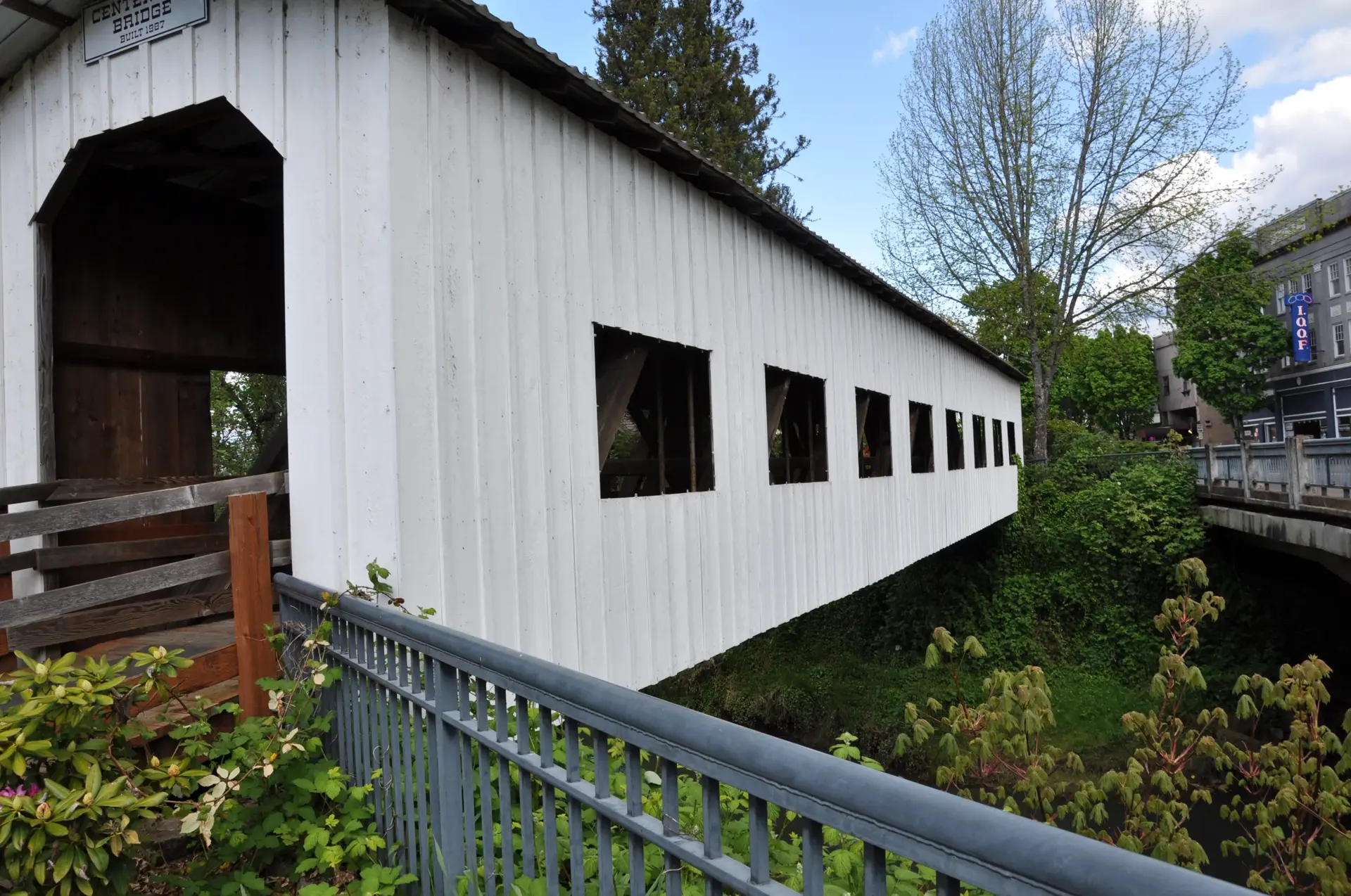Centennial Bridge — portal entrance