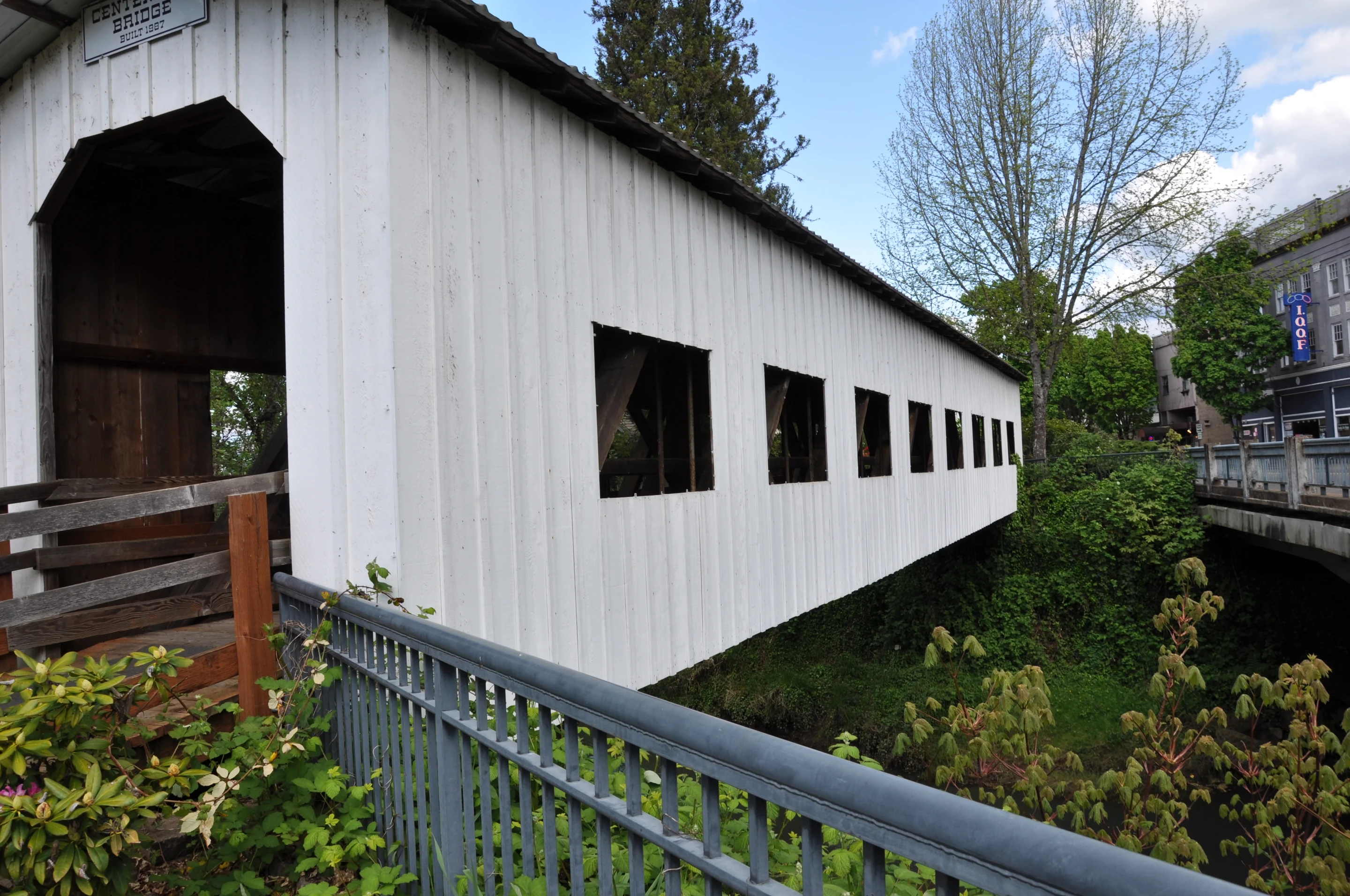 Centennial Bridge — portal entrance